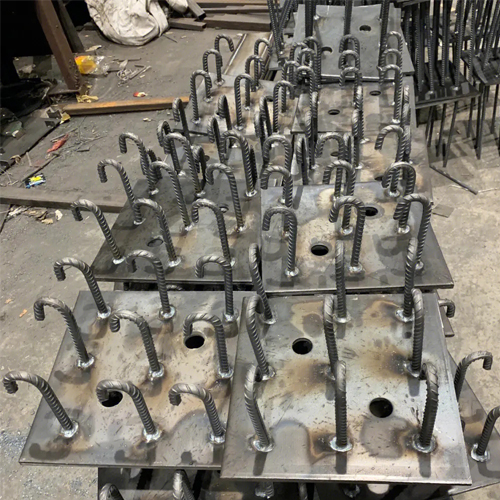 图纸中如何确定福州预埋件的位置？